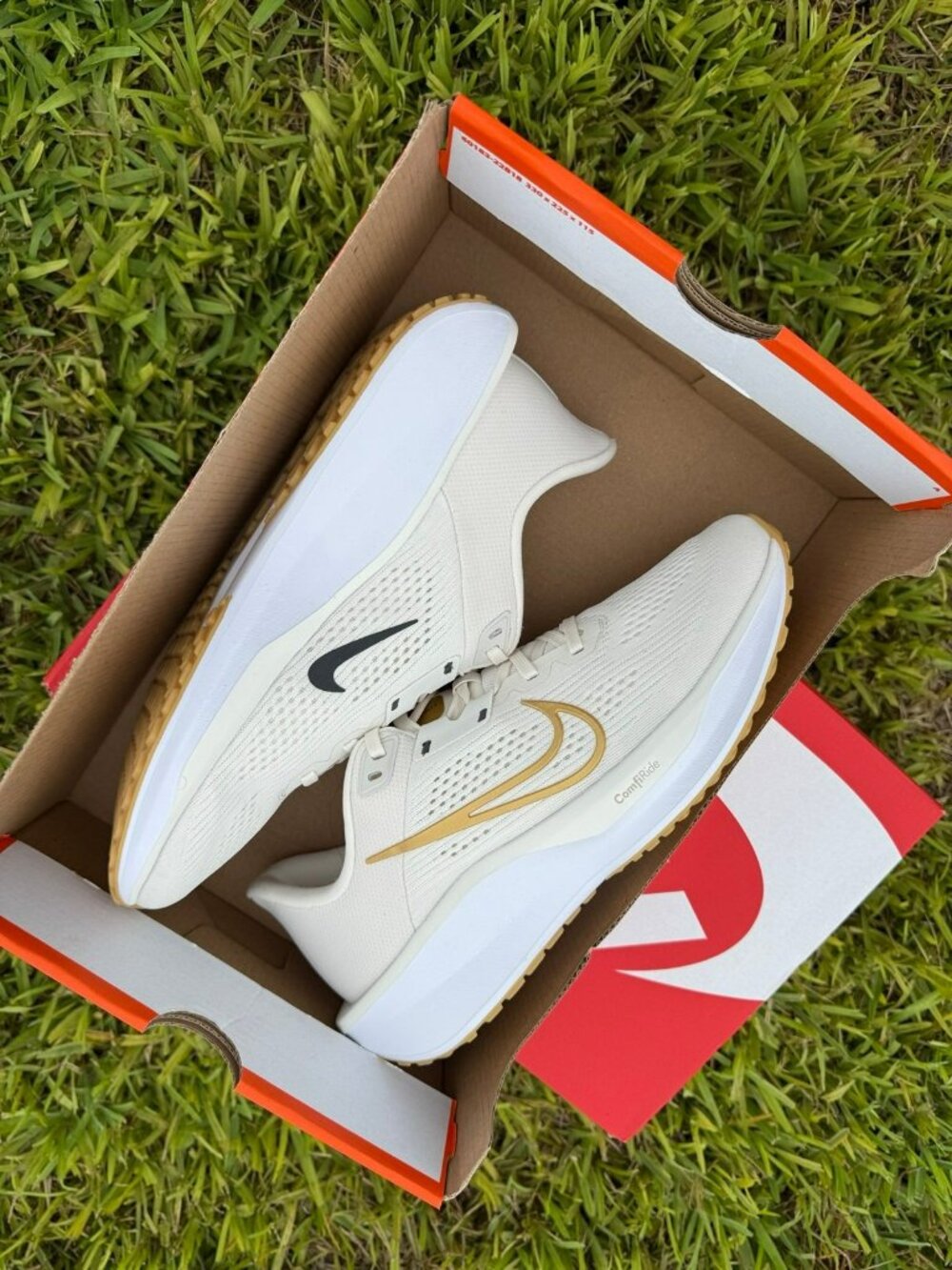 * 10 WOMEN'S NIKE QUEST 6 PHANTOM / BEIGE GOLD BLACK FD6034-003 RUNNING SHOES - Picture 7 of 8